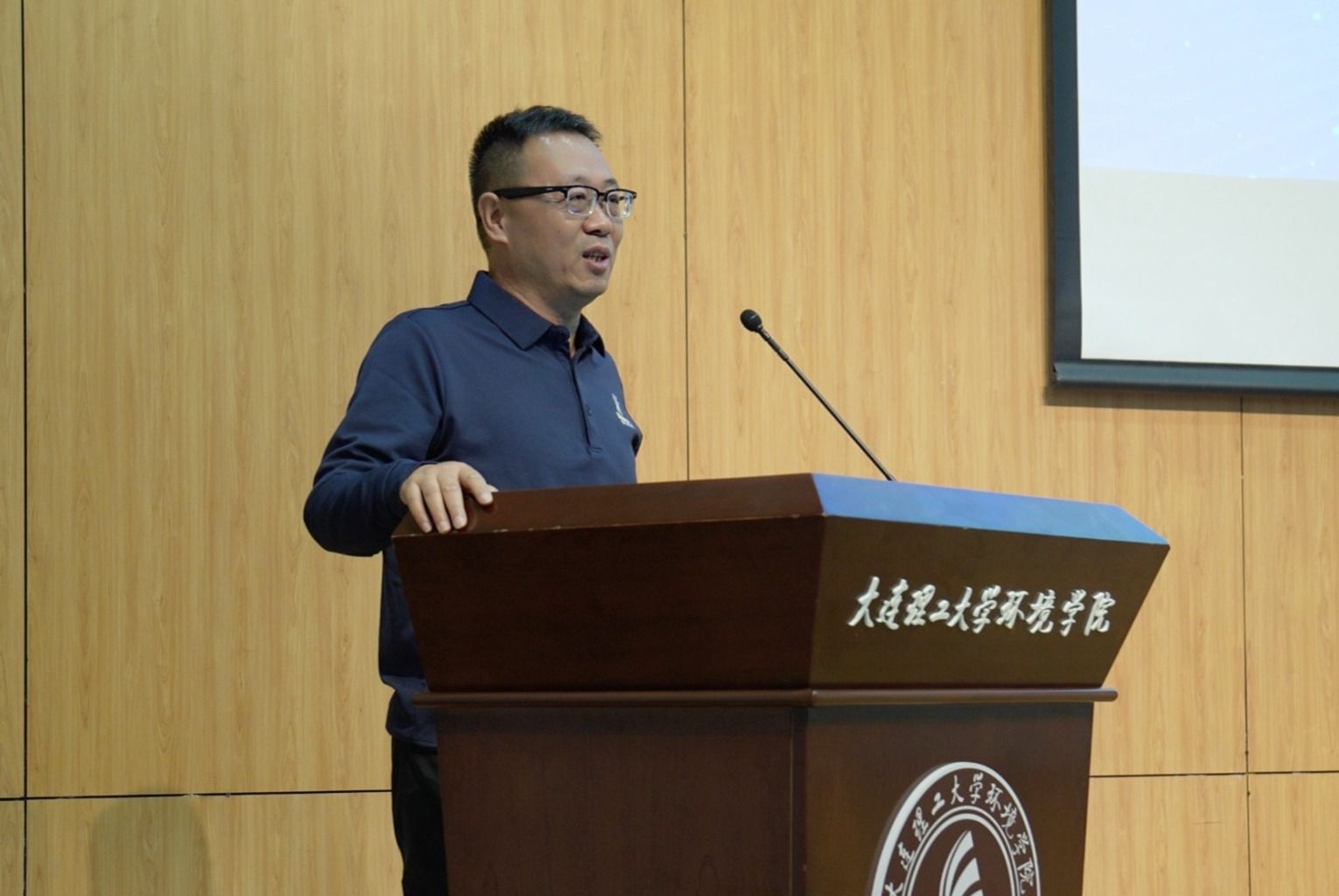 学校开展应急教育宣传暨实验气体泄漏应急处置演练活动